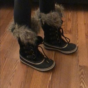 **LIKE NEW** Sorel boots! Worn once!